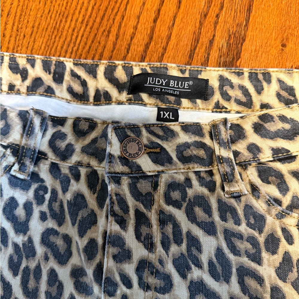 Judy Blue 1X leopard print shorts
